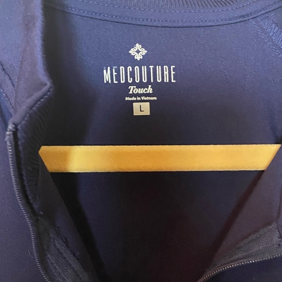 Medcouture navy zip up jacket. Perfect to wear with scrubs woman’s size large. - Picture 2 of 5